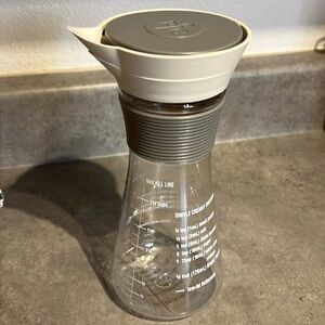 Pampered Chef salad dressing mixer